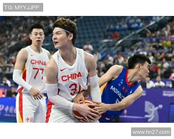 王哲林领衔中国男篮新征程展现实力与决心的精彩时刻