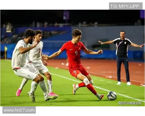 中国足球队迎战伊朗队激战即将上演两国球迷共同期待精彩对决